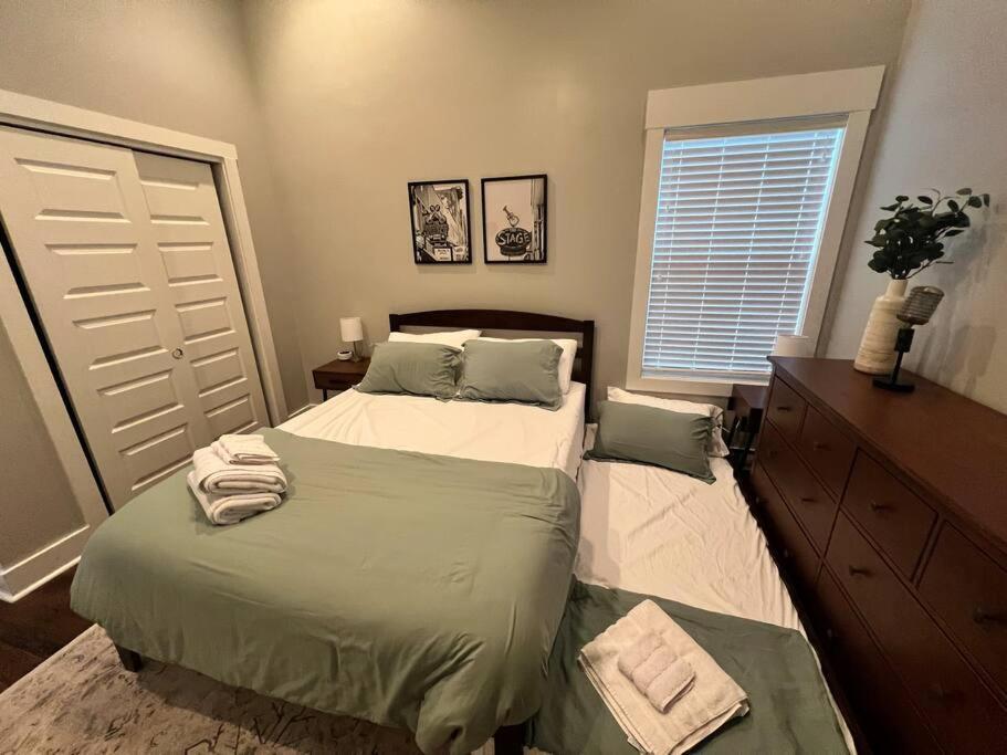 Holiday home Hot Tub, Fire Pit, King Bd & Ig Opps - 5 Min To Dt