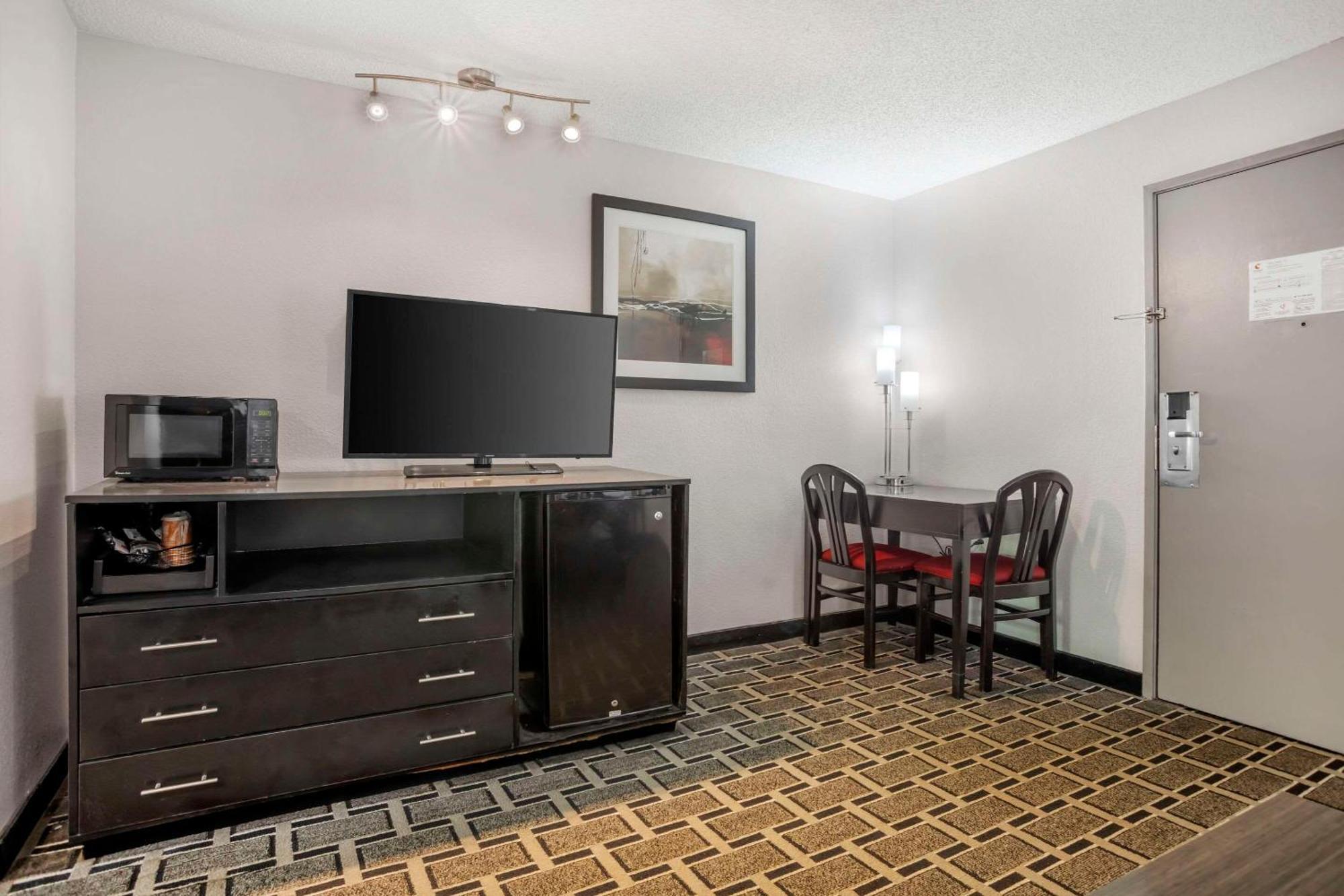 Comfort Airport - Bna Hotel