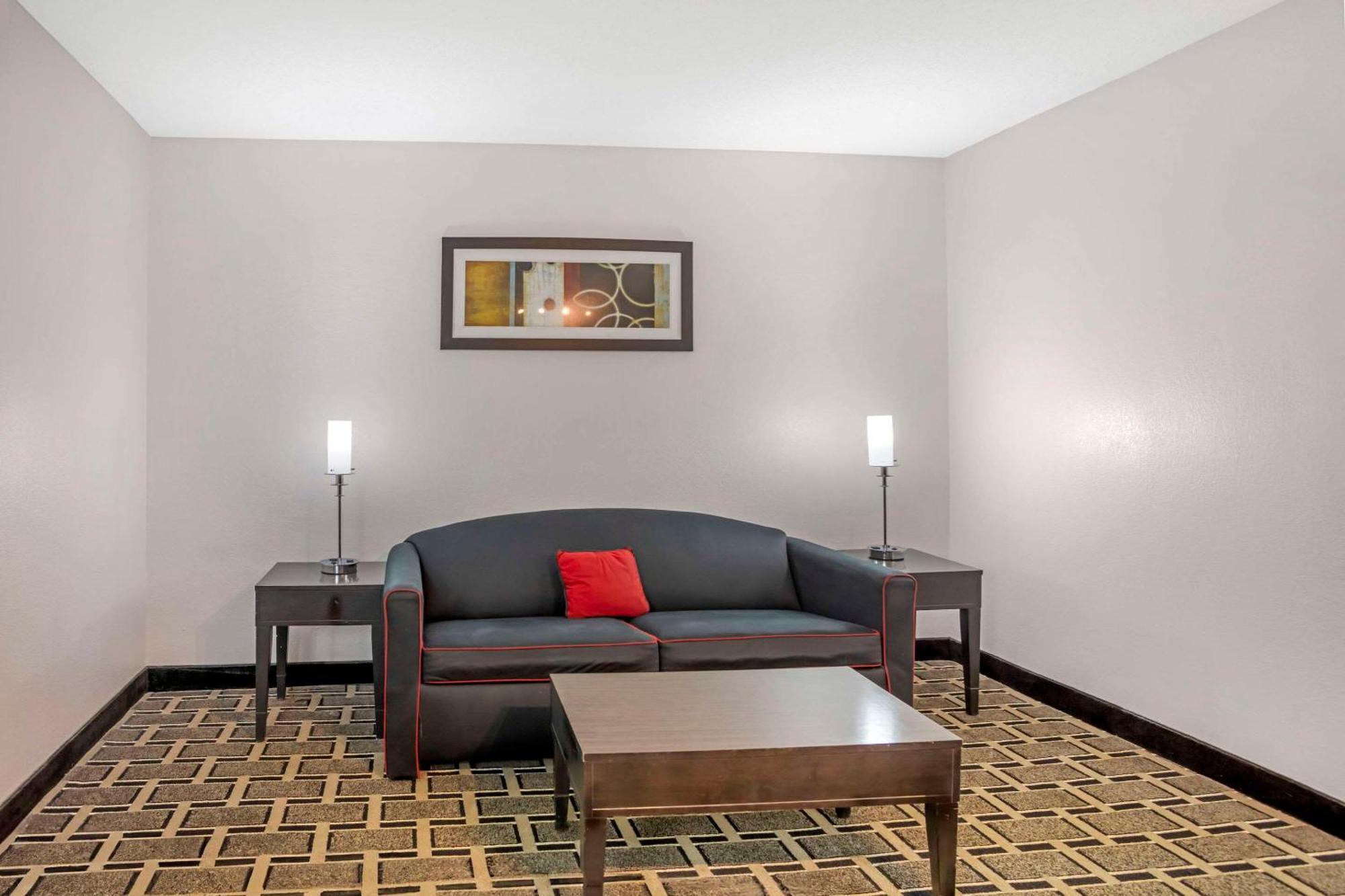 Comfort Airport - Bna Hotel