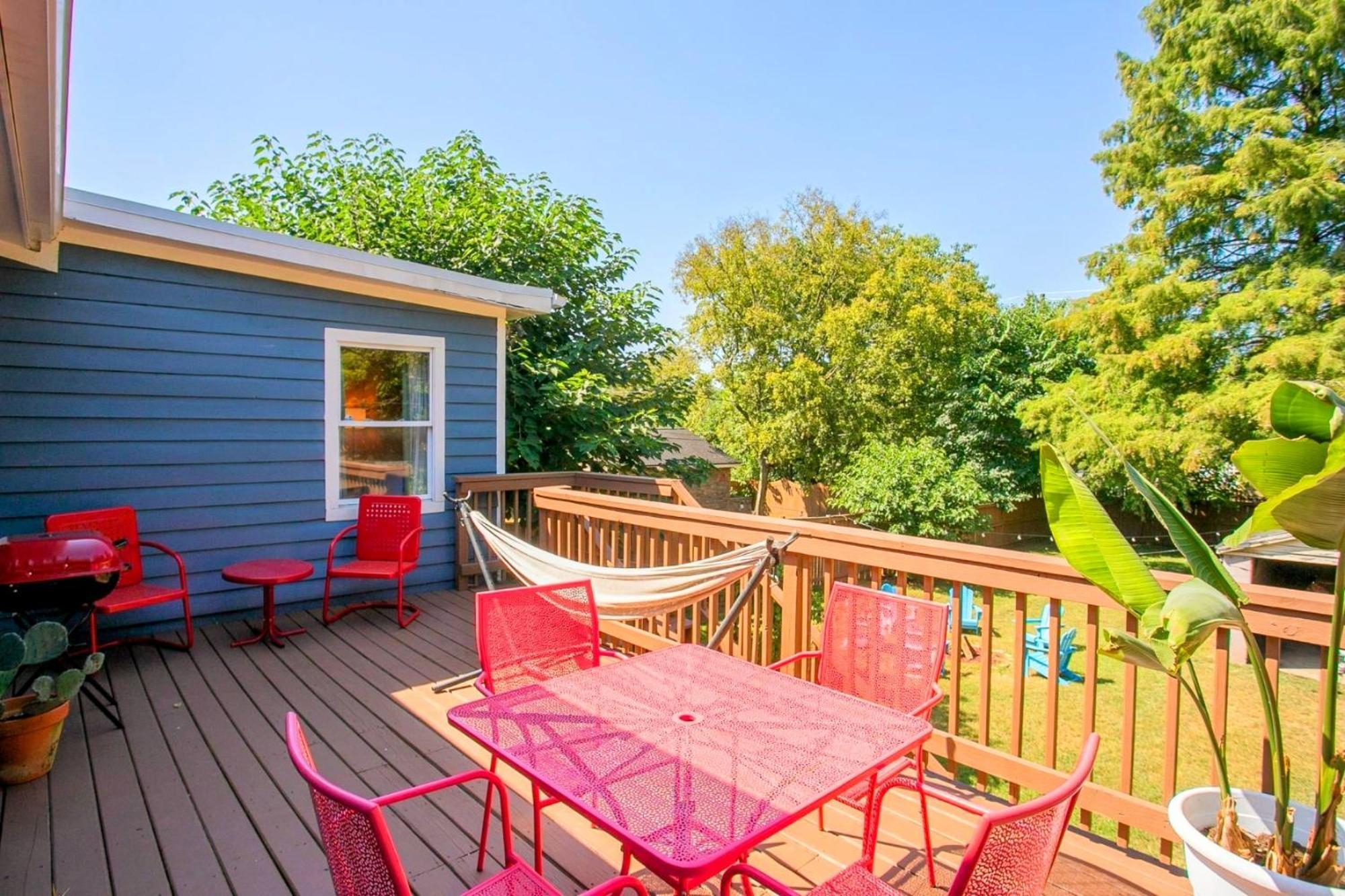 Bright In Hip East Walk To 5 Points - Only 2 Miles To Downtown *