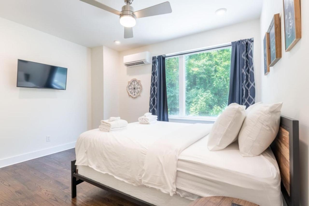 6 Bedroom Quiet Townhome! 6min To Airport & 15min To Downtown! Holiday home Nashville