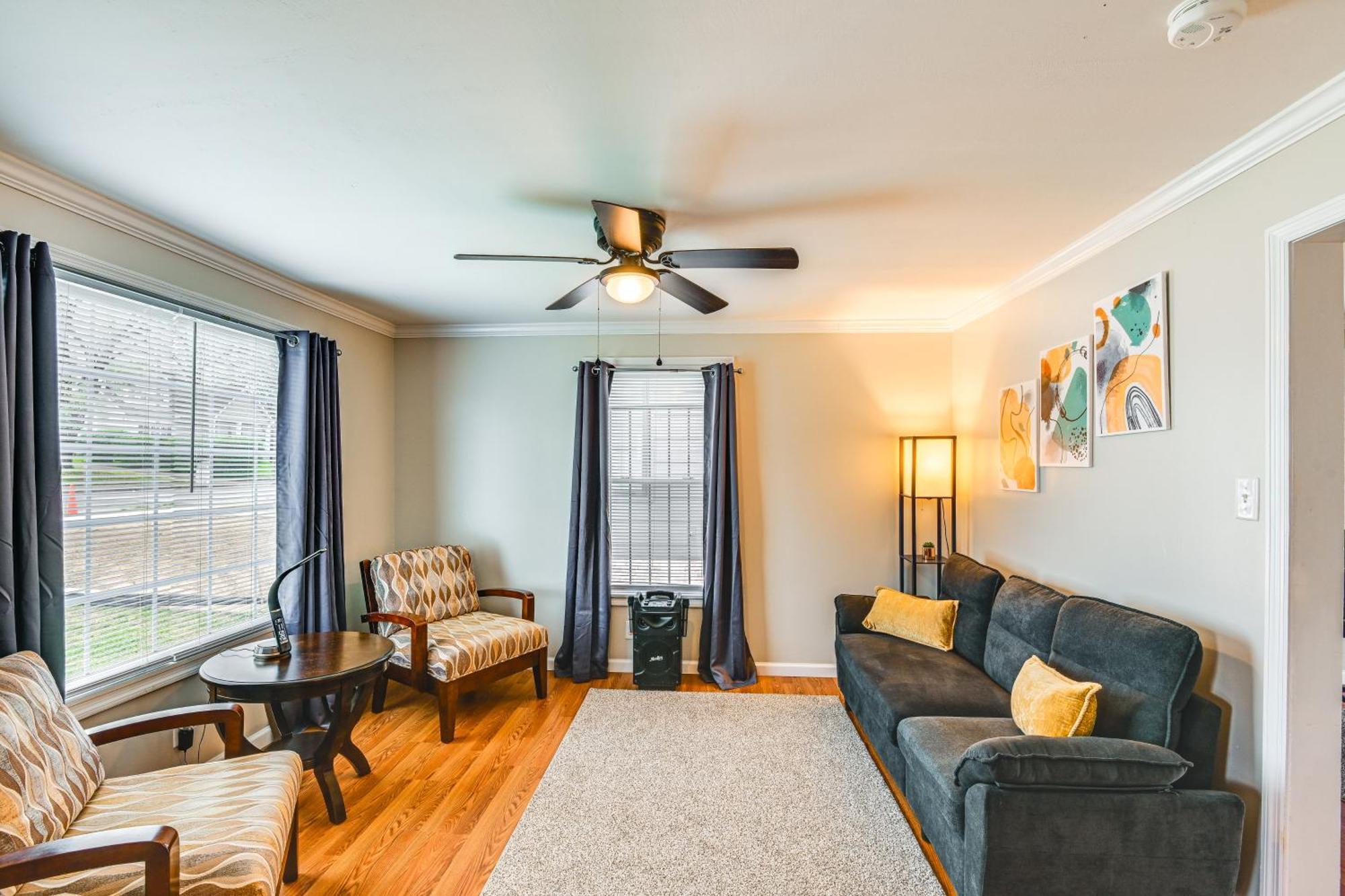 Modern Vacation About 3 Mi To Downtown! Holiday home