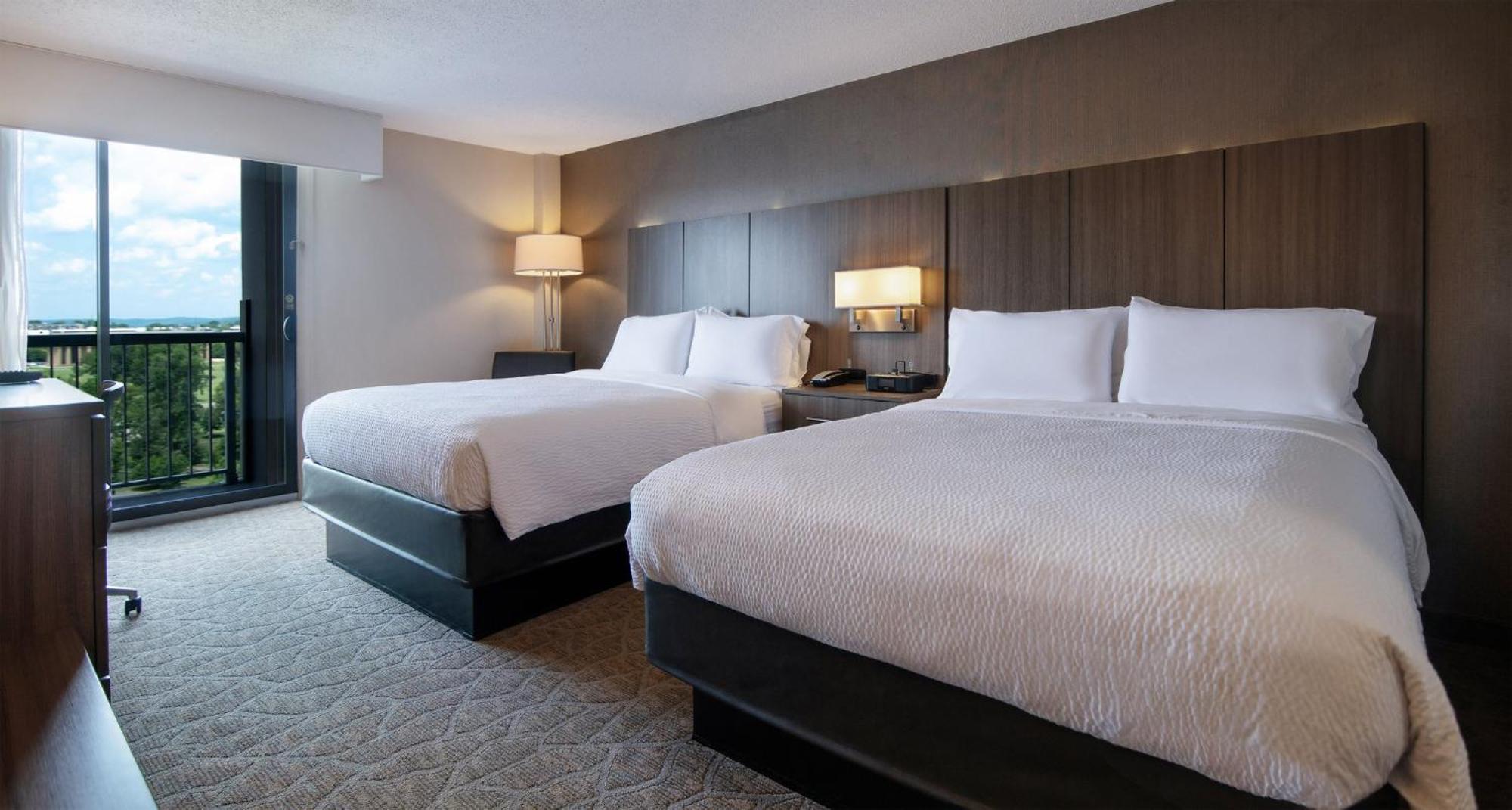 Holiday Vanderbilt By Ihg Hotel