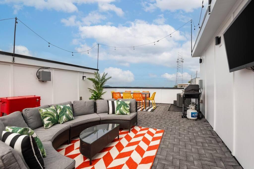 The Oasis Tropical With Rooftop Views * Nashville