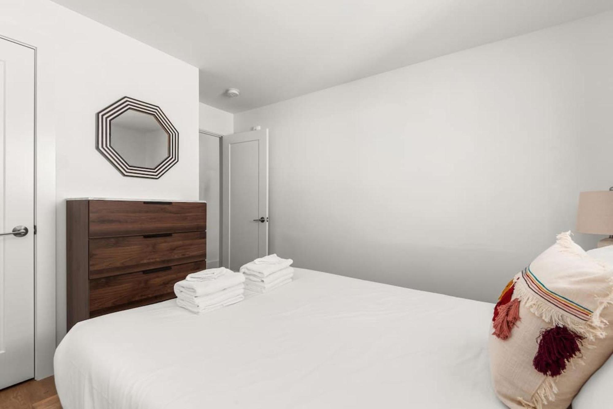 Apartment Chic Urban Haven- Your Escape Unit 7b Apts