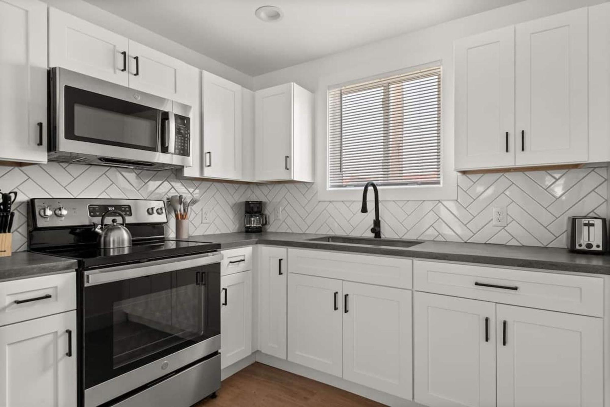 Nest- Contemporary Living Unit 2b Apts