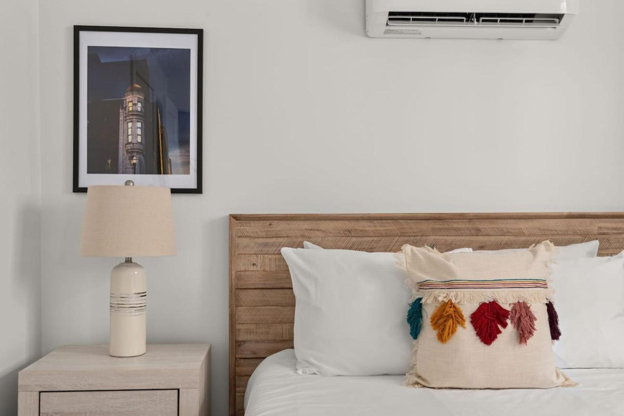 Living- A Stylish Escape Unit 6b Apts Apartment