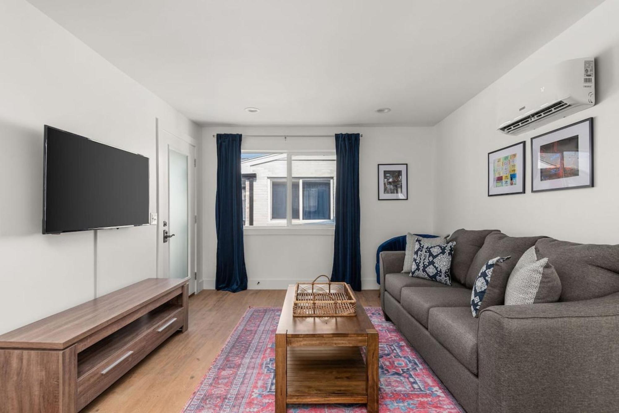 Cozy Retreat Minutes From Unit 9b Apts Apartment *