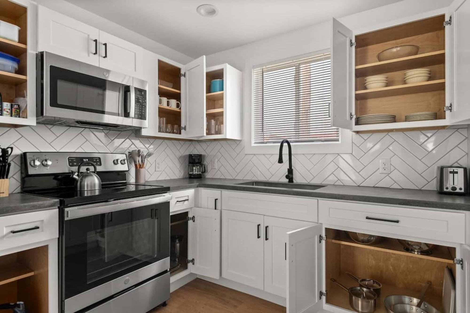 Charming Getaway Unit 12b Apts * Nashville