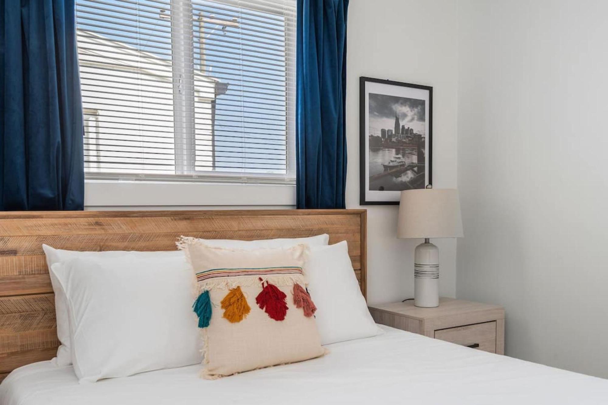 Cityscape Haven In Unit #6a Apts Apartment