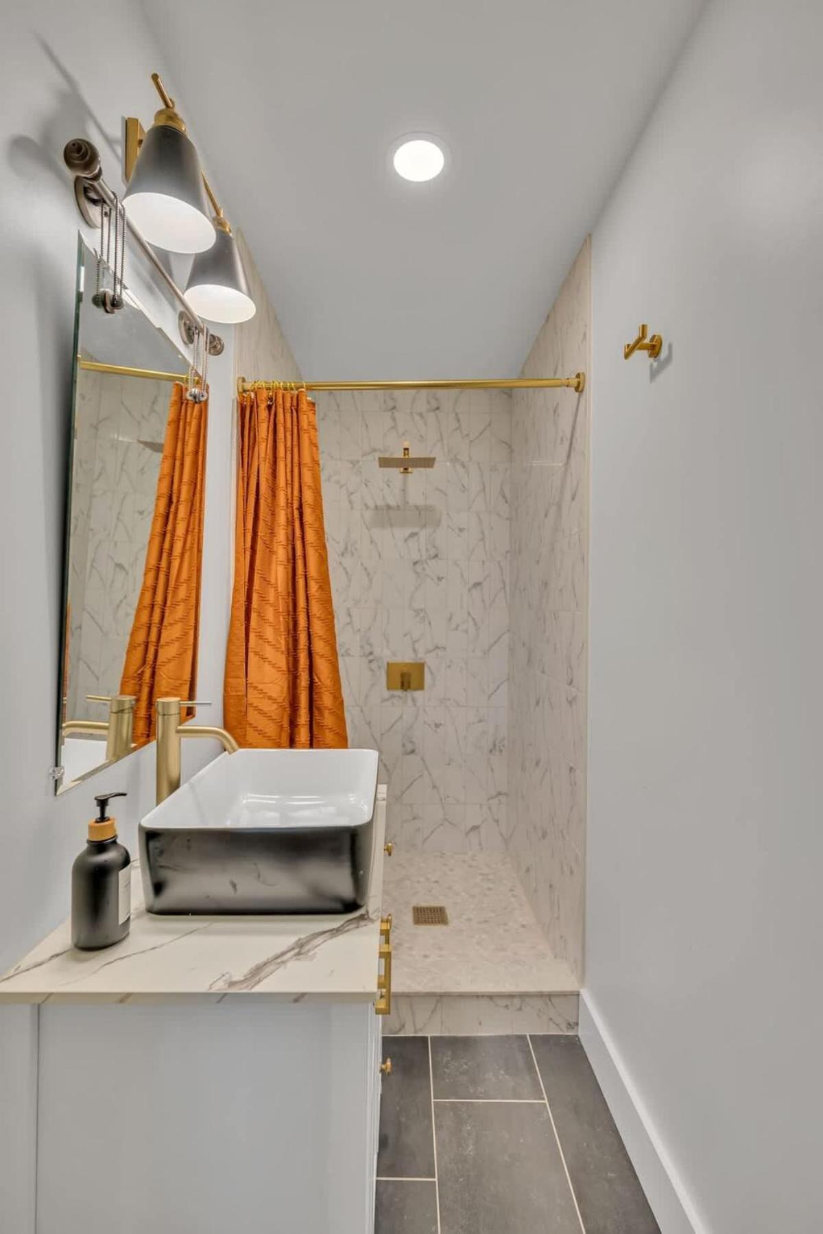 Lrg East Nash Mins 2 5pts & 5m To Dt