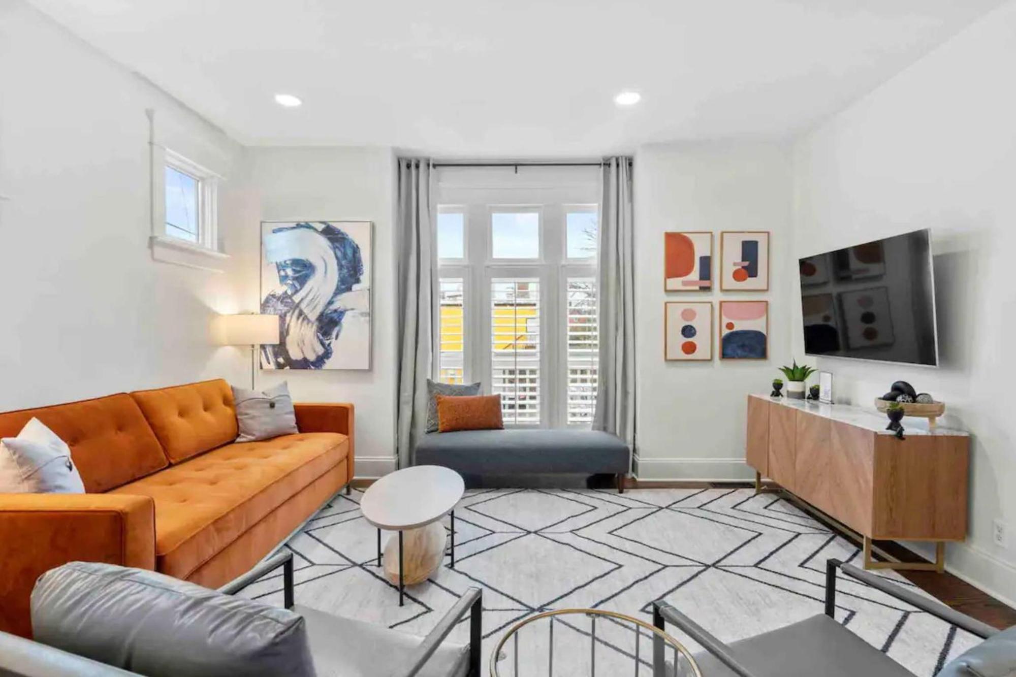 Tranquil East Zen Retreat With 2 Patios, Garage Parking, Yoga Mats Included, Covered Patio And Deck, Walk To Five Points Dining & Bars, Board Games, 10 Min To Broadway, 24 Hr Hospitality Nashville