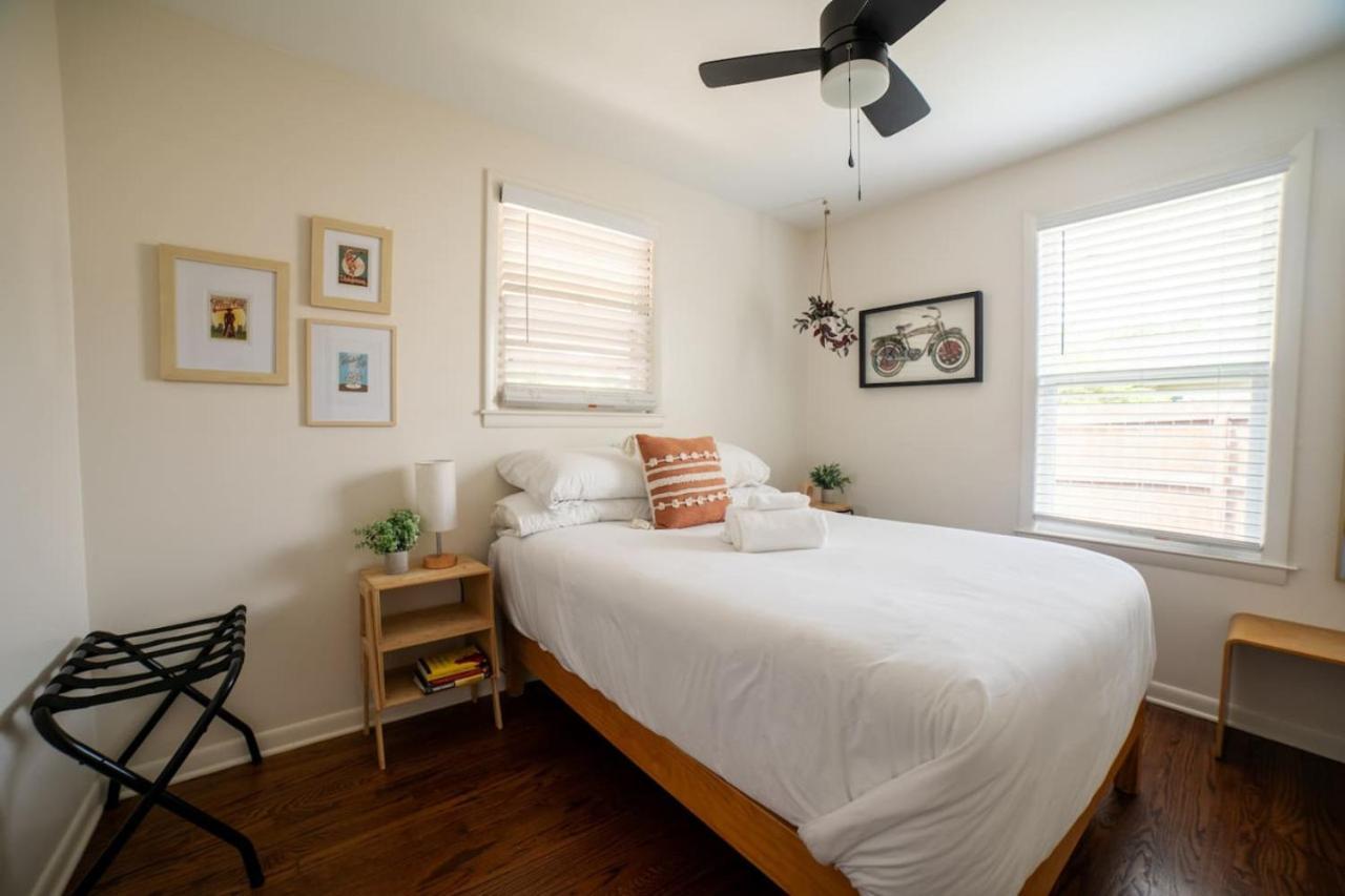 Holiday home Cozy Getaway Mins To Downtown, Broadway Airport