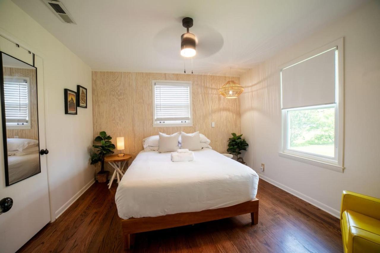 Cozy Getaway Mins To Downtown, Broadway Airport Holiday home