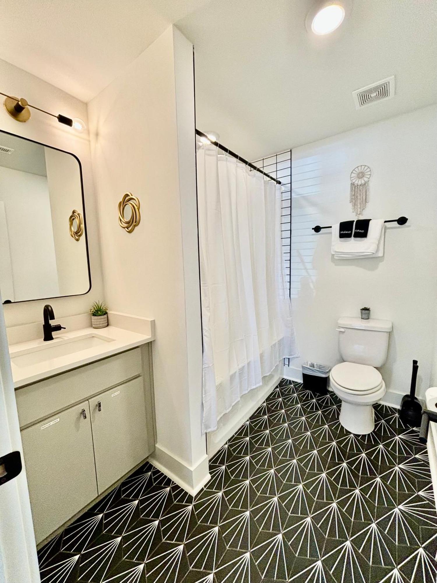 Holiday home Closetobroadwayairportoprymillsgameroom14 *