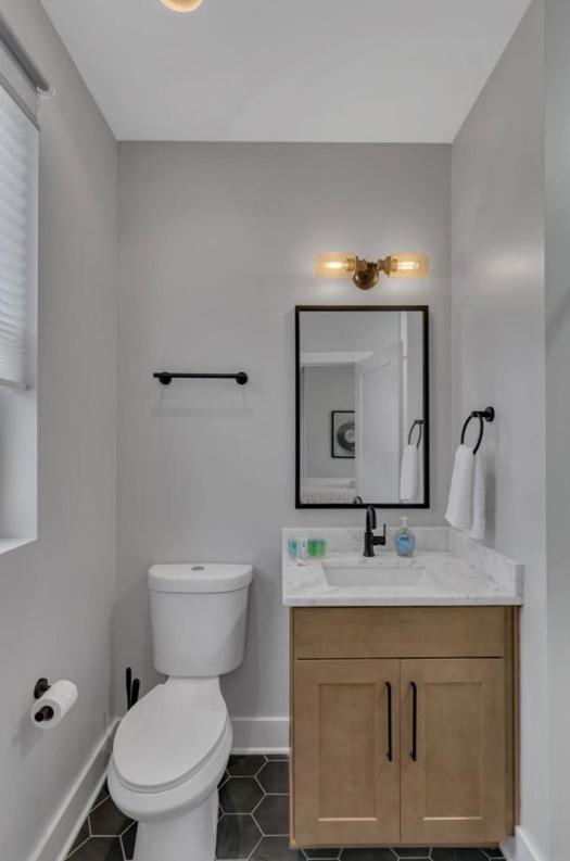 10 Min Drive Downtown, Roof Deck, Pet Friendly Holiday home Nashville