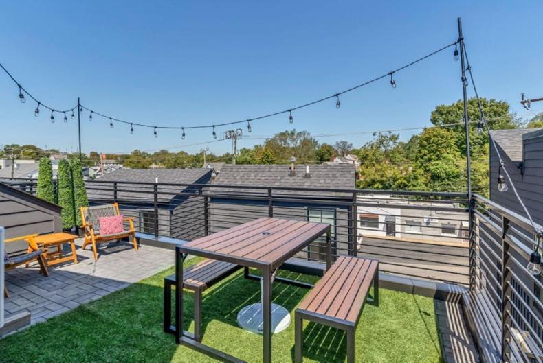 Holiday home 10 Min Drive Downtown, Roof Deck, Pet Friendly