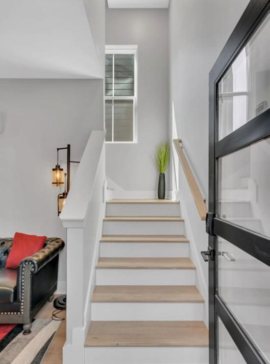 Holiday home 10 Min Drive Downtown, Roof Deck, Pet Friendly Nashville