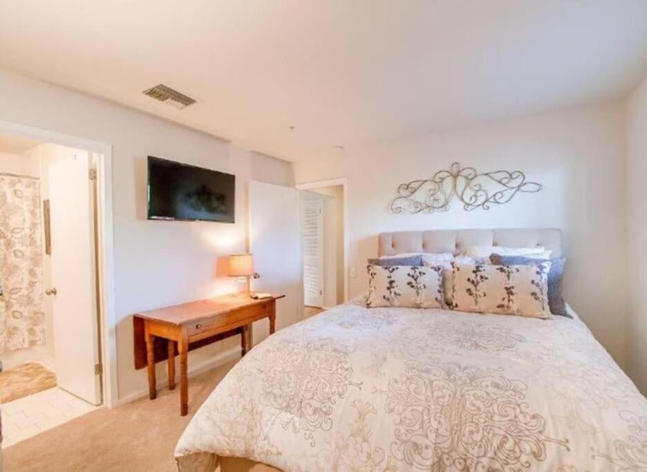 Downtown Riverfront Apartment Nashville