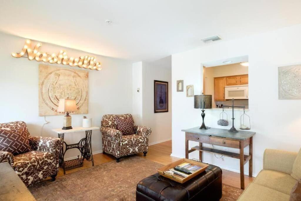 Downtown Riverfront Apartment *