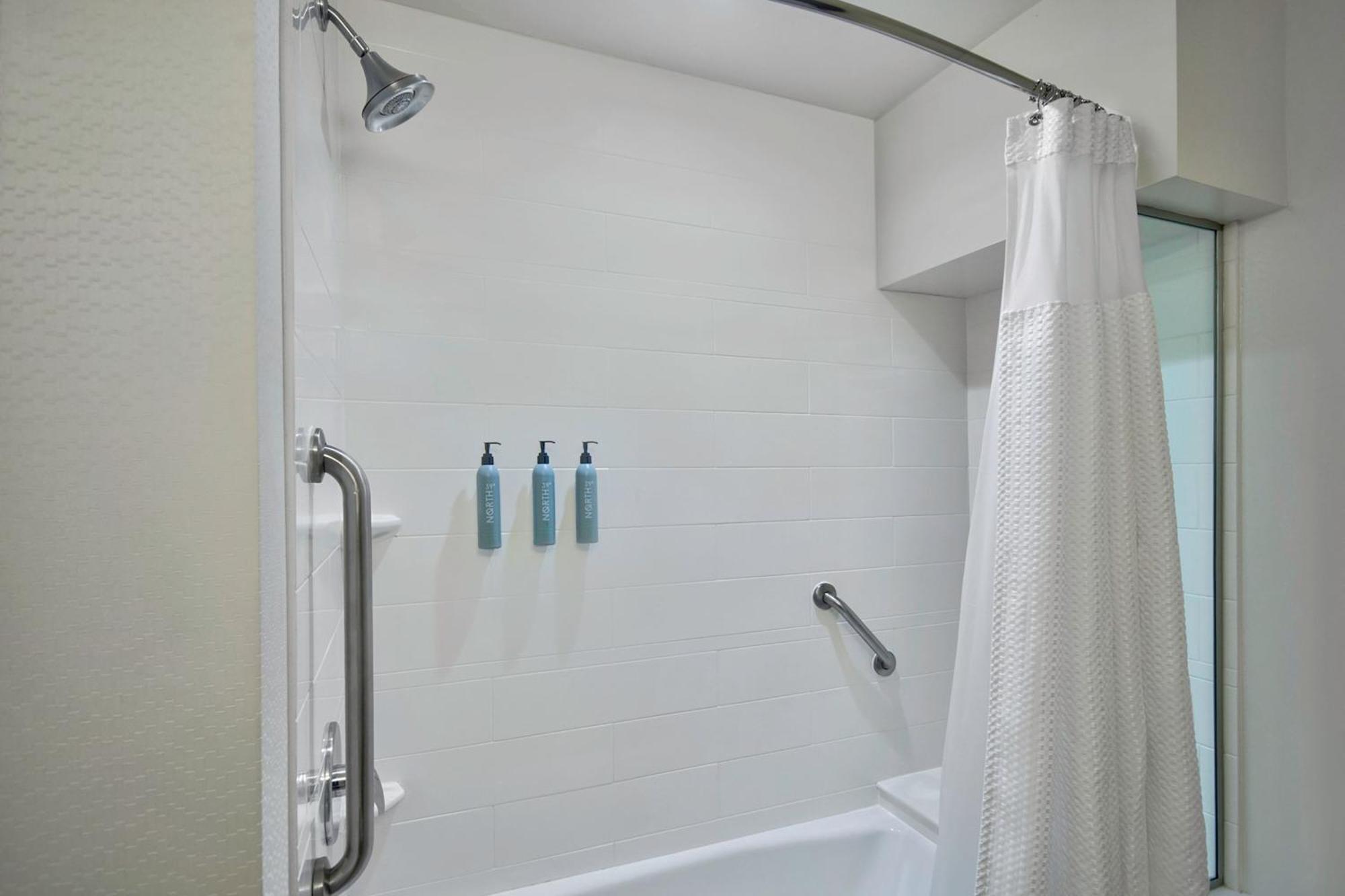 Hotel Courtyard By Marriott Green Hills 3*