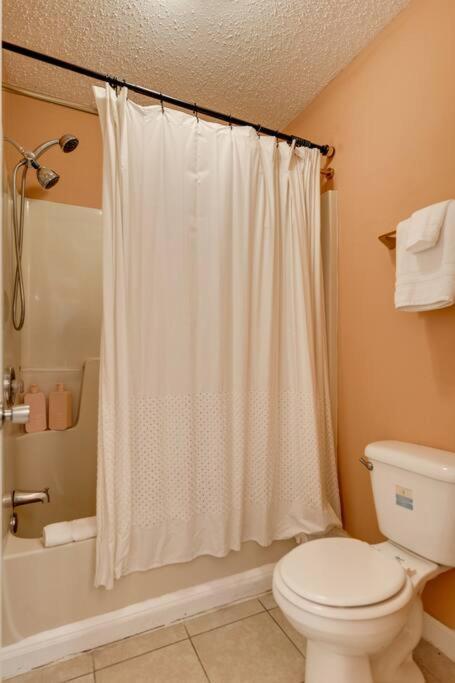 Cozy & Fun By Broadway, For 8!