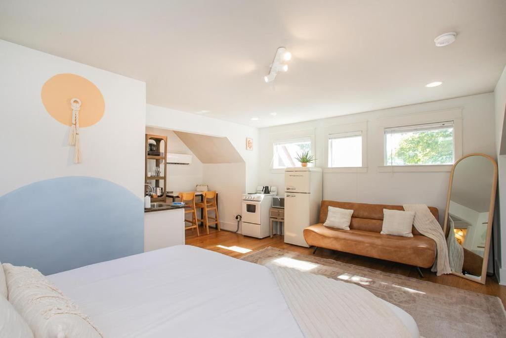 Fall Sale The Nest In East Nash Holiday home