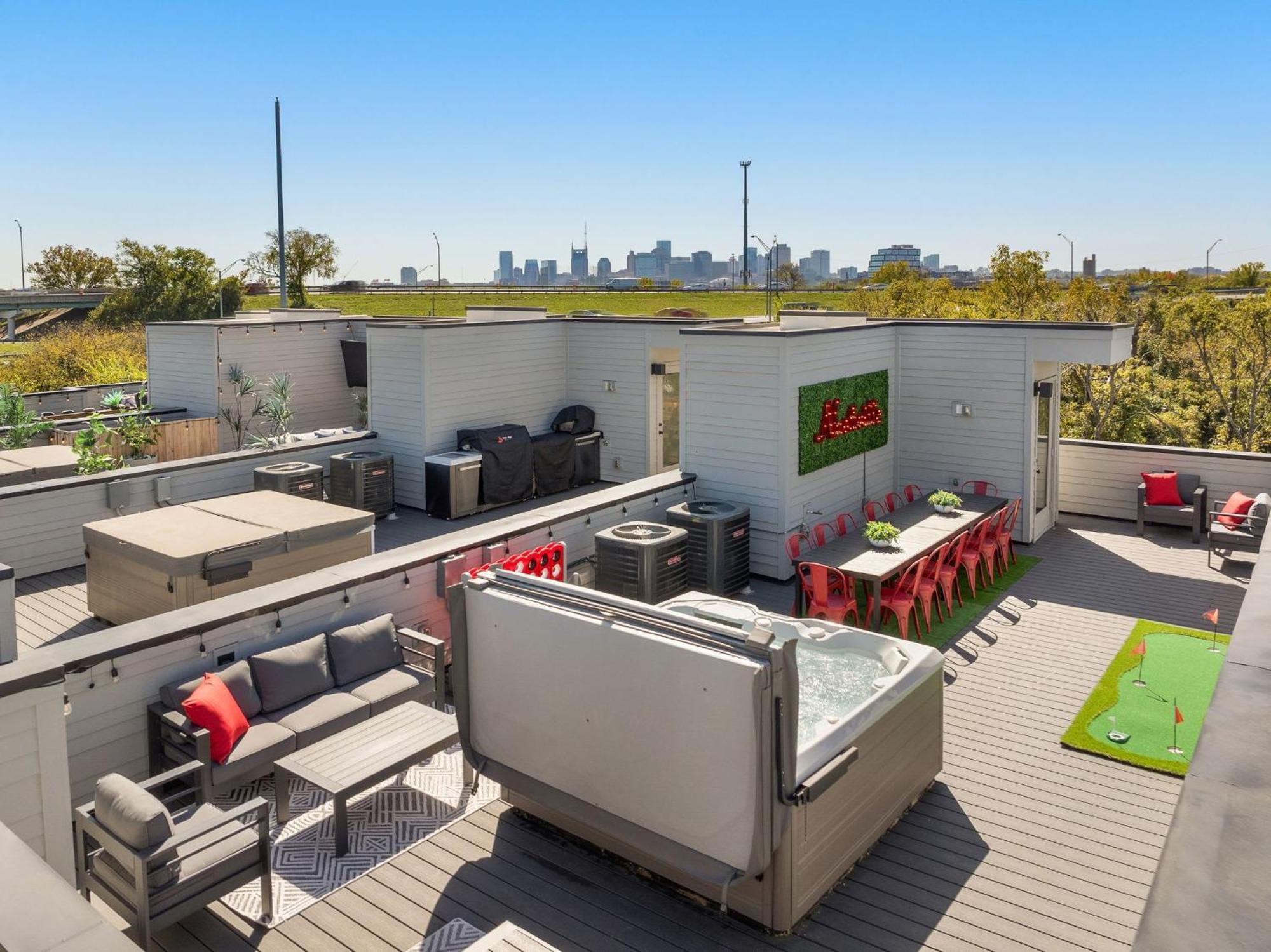 The Americana Abode Rooftop Hot Tub Game Holiday home Nashville