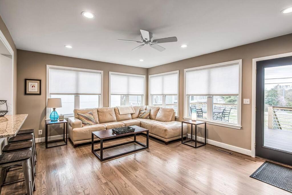 Charming Spacious - 10 Mins To Downtown!