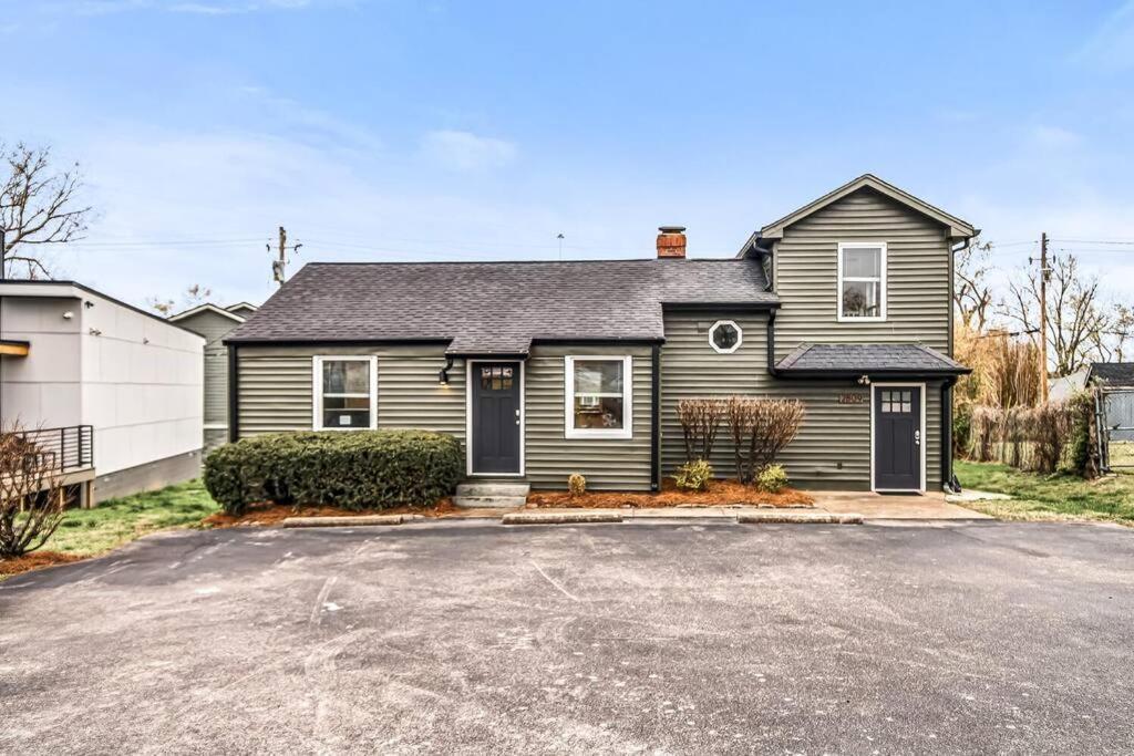 Holiday home Charming Spacious - 10 Mins To Downtown! *