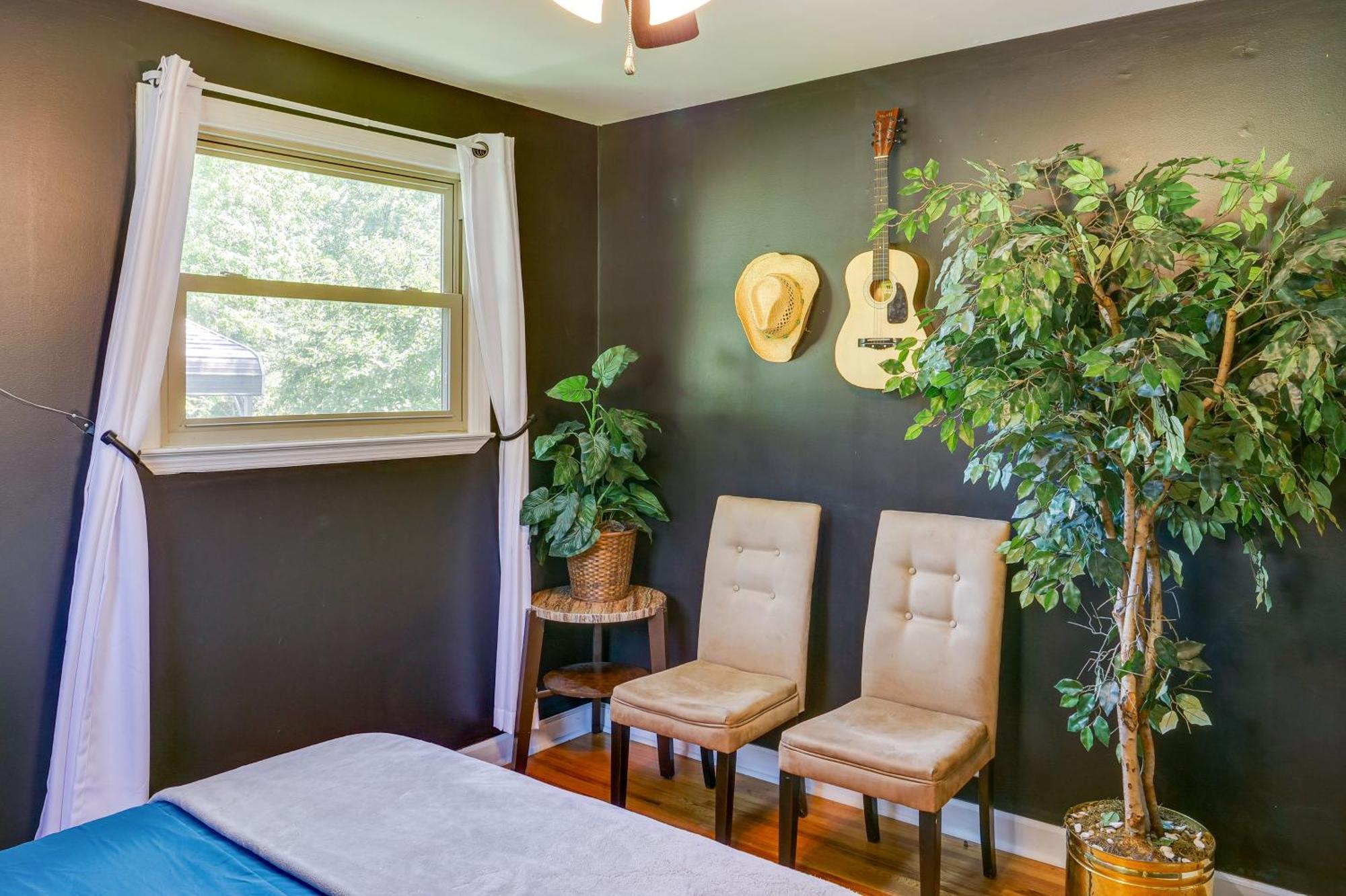 Holiday home Getaway With Gazebo, 11 Mi To Downtown! *