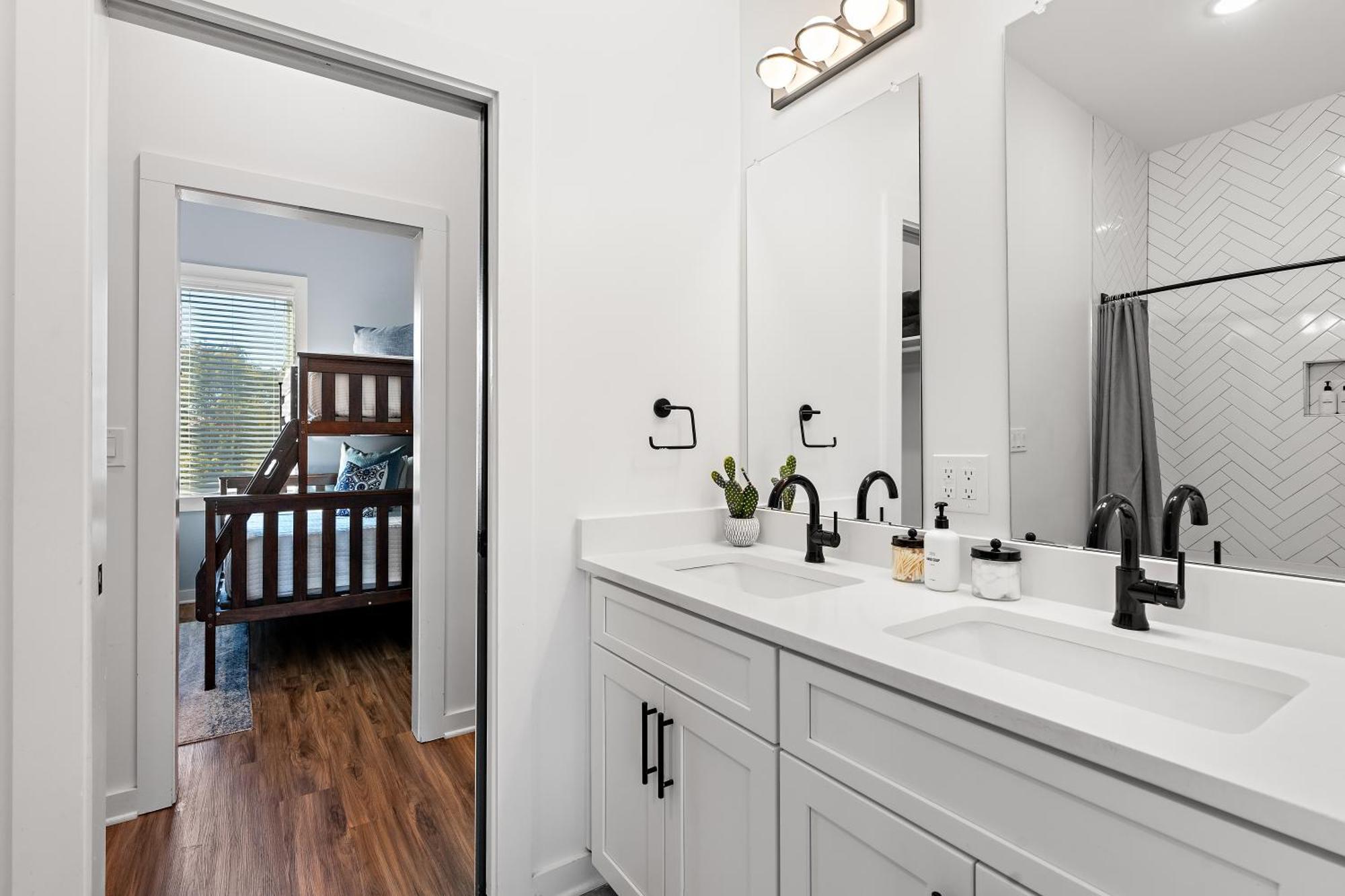 Huge With Patio - Walk To Shops, Food, Brewery Holiday home Nashville