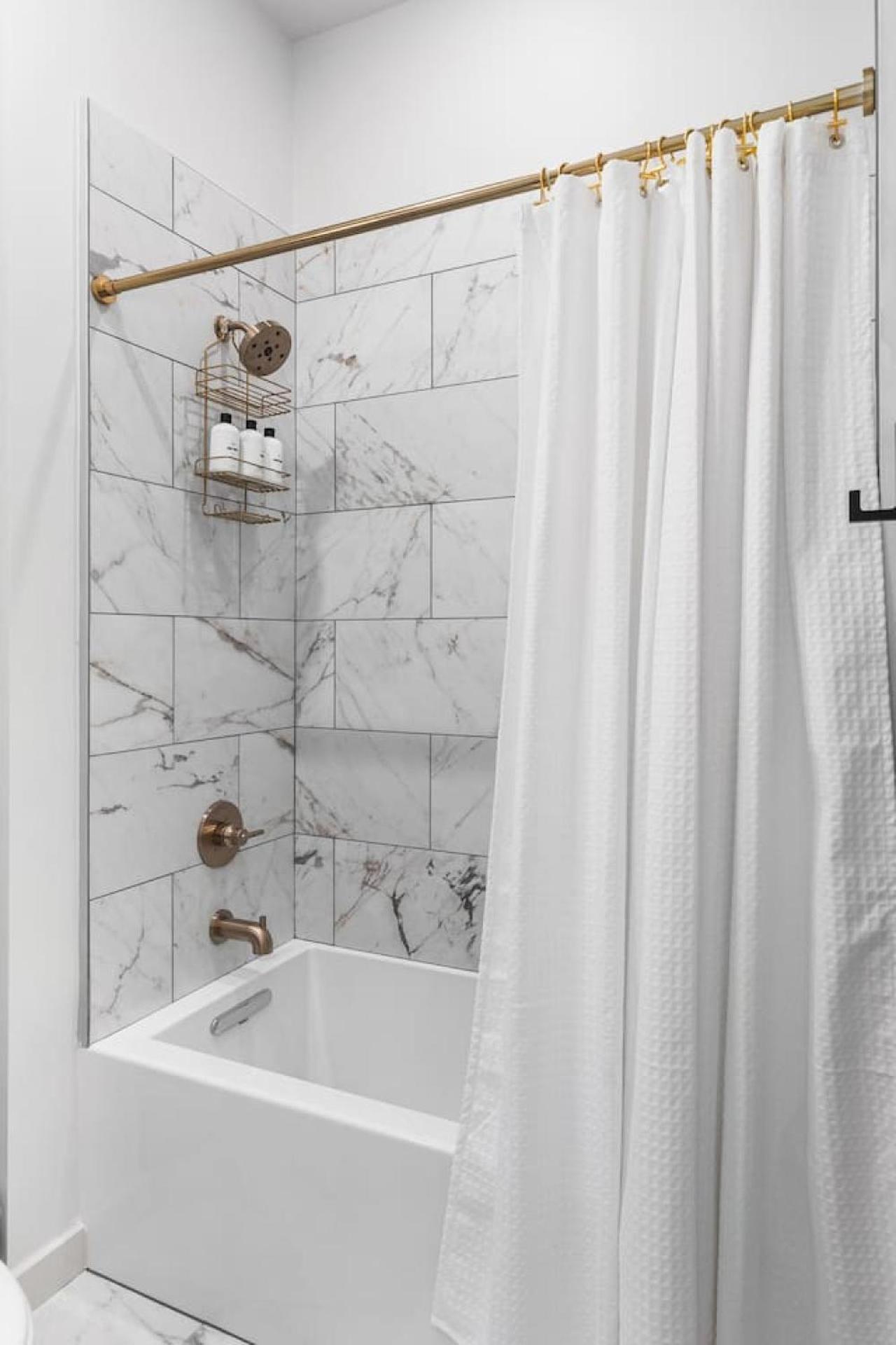 Upscale Music Row Corner Unit With Patio Rooftop With View And Gym Nashville