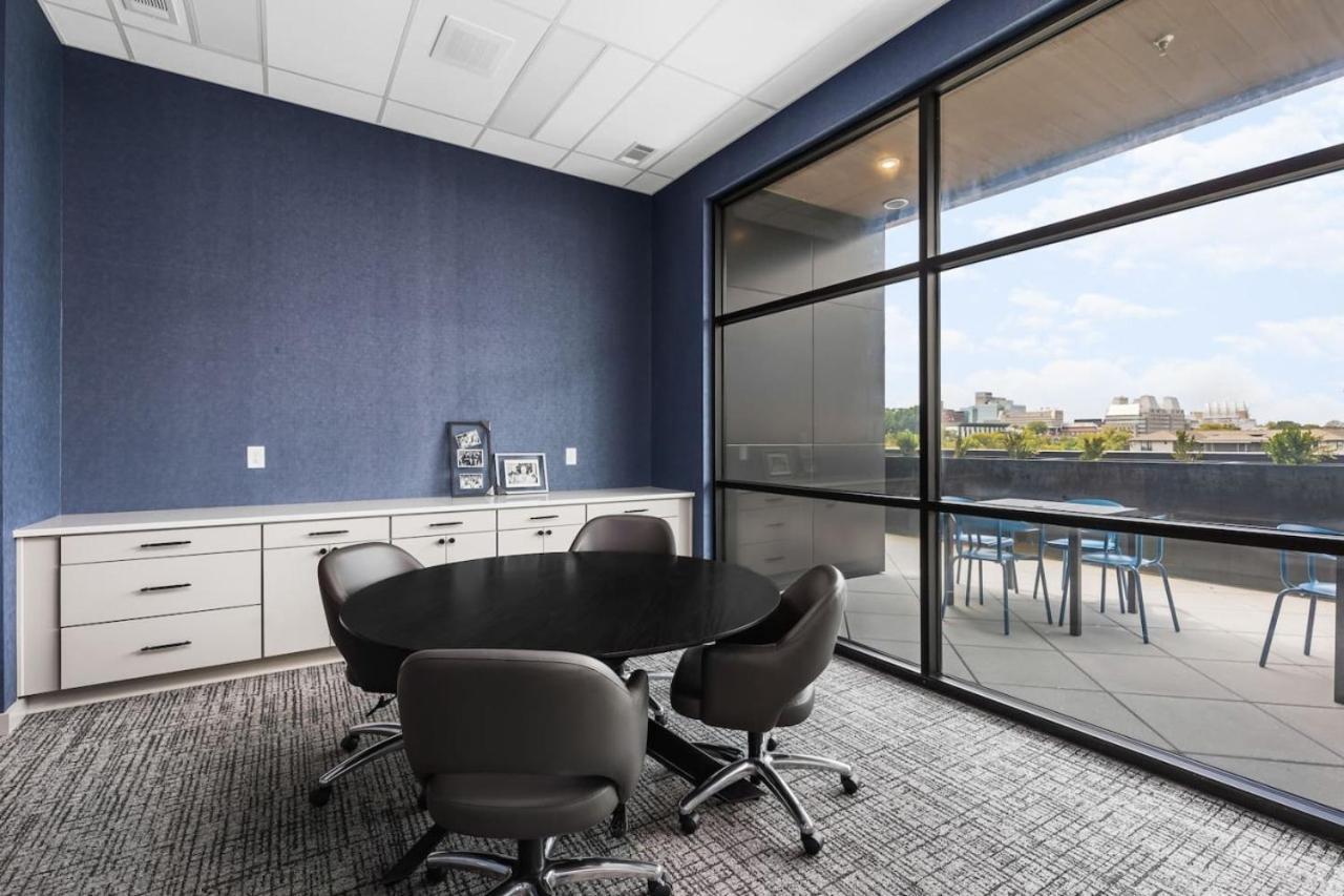 Chic Music Row Rooftop Deck With View Gym Office And Apartment