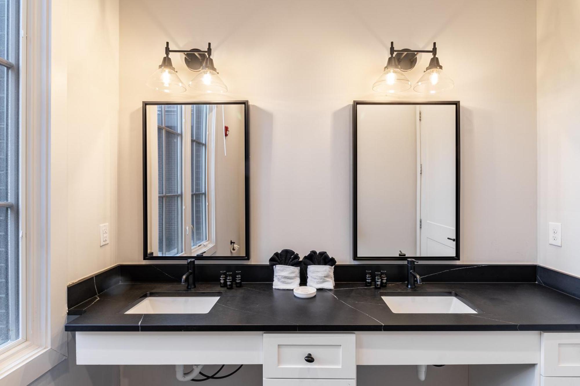 The Magnolia By Avantstay Stylish Comfort Near Downtown Apartment