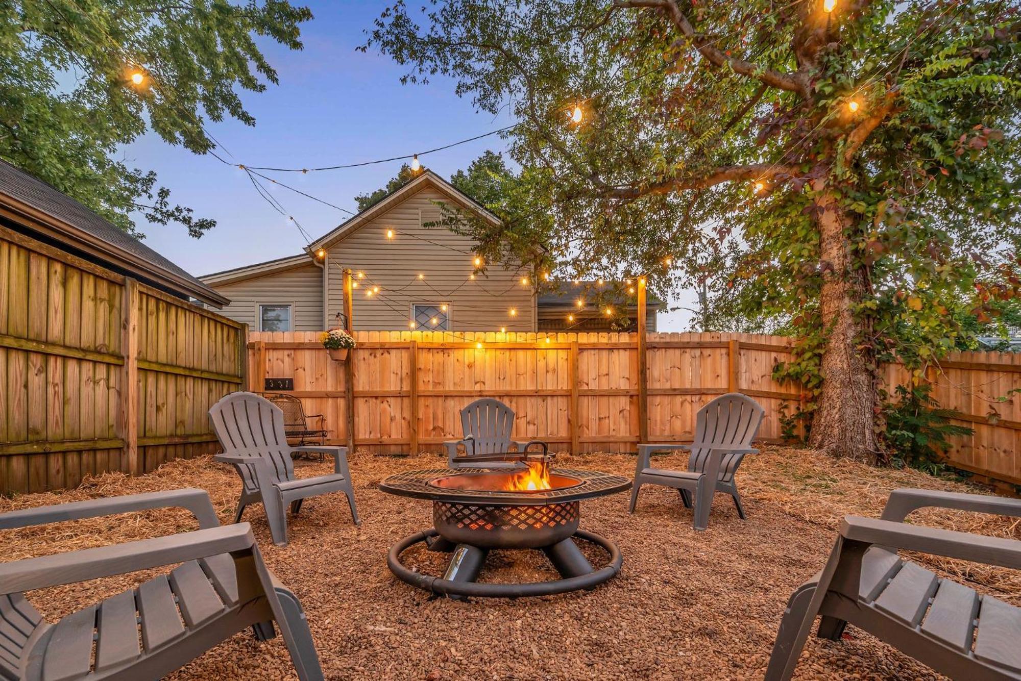 Holiday home Fully Furnished With Deck Near Center *