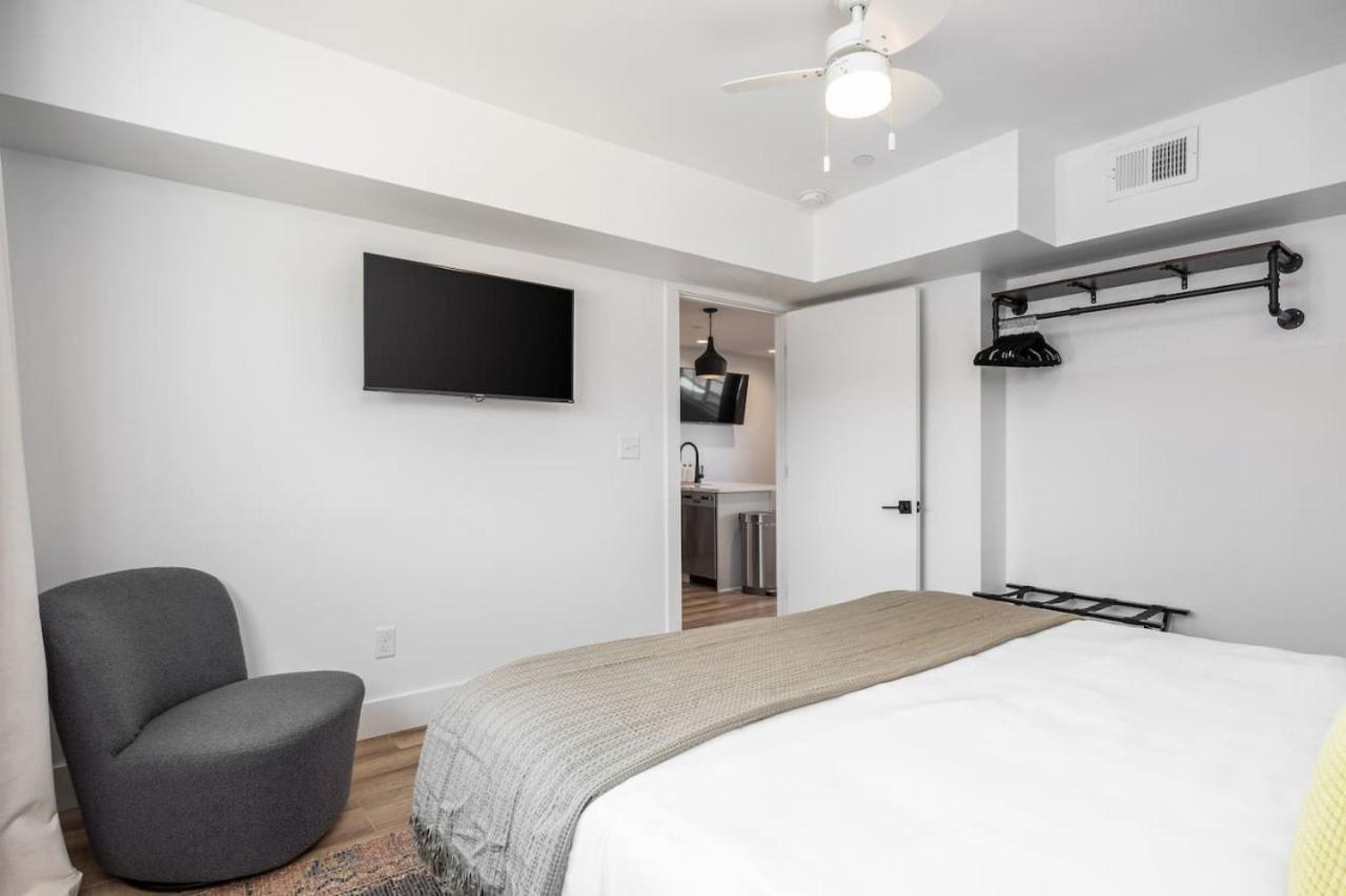 Holiday home Multi-condo Building With 7 Units 15 Bedrooms 22 Beds And Free Parking