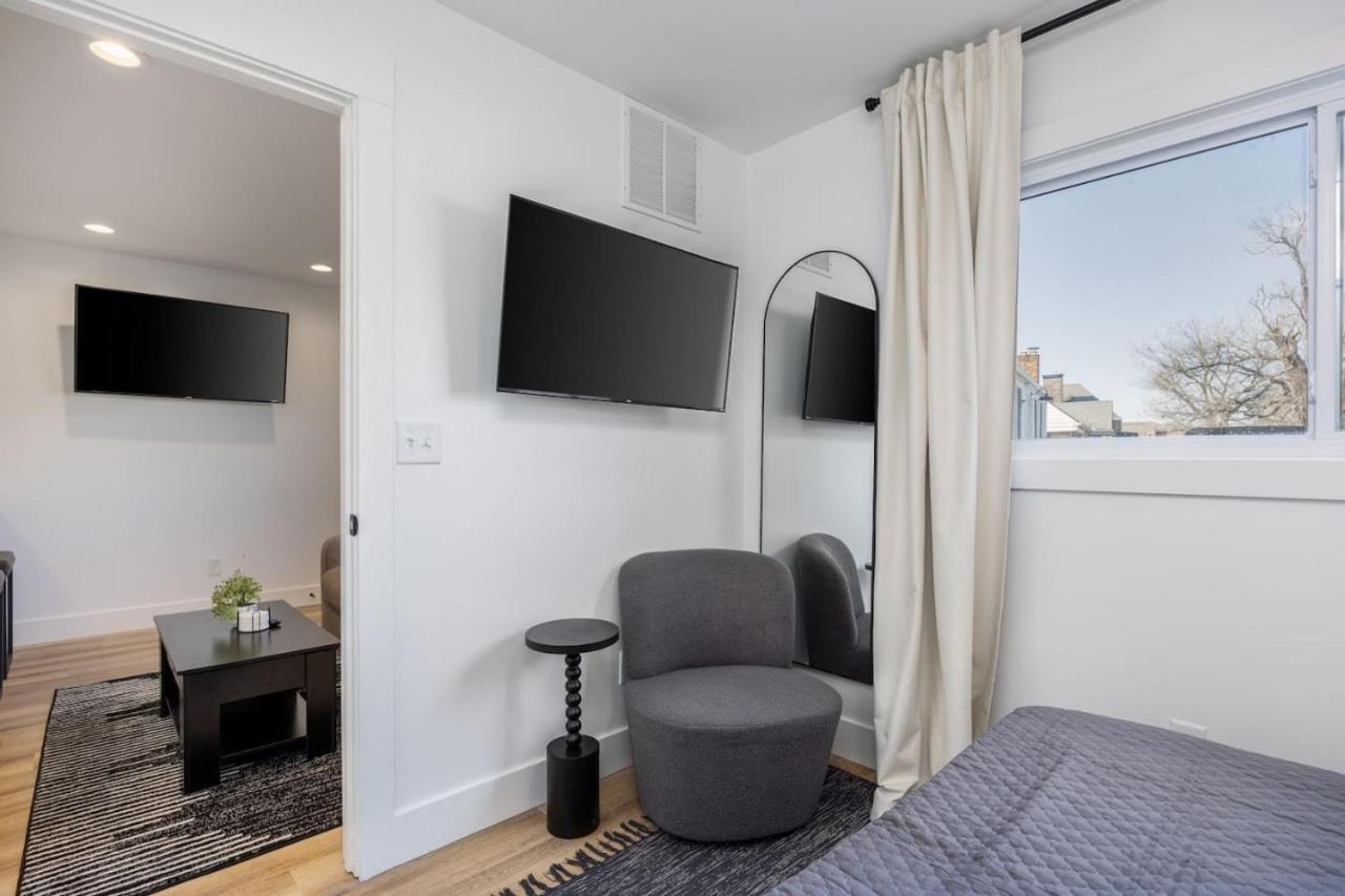 Multi-condo Building With 7 Units 15 Bedrooms 22 Beds And Free Parking *