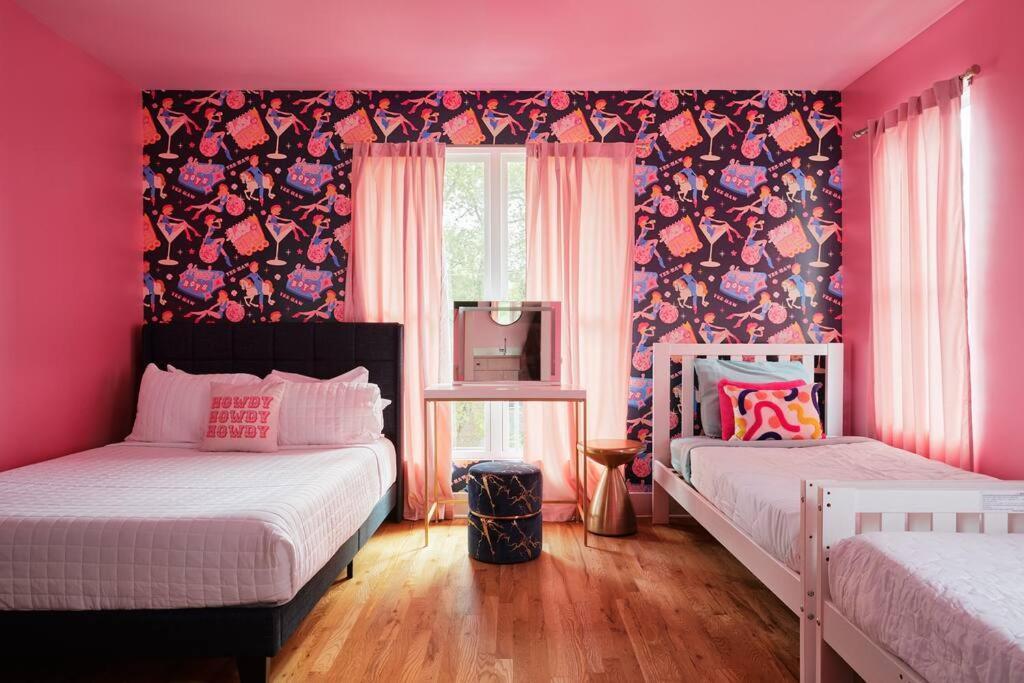 Ultimate Bach 10min To Dt Ig Walls Every Holiday home *