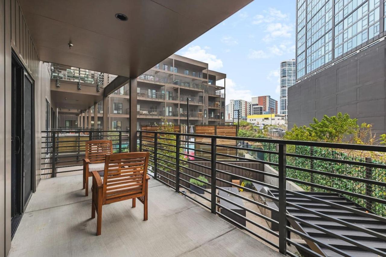 Luxury In The Gulch With Patio Pool Walk To Broadway Apartment