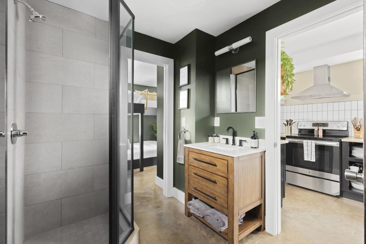 Holiday home Modern With Rooftop Deck Walk To Coffee Restaurants Brewery