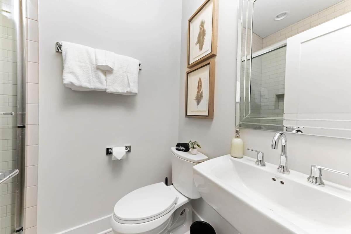 The Hadden House - Rooftop Lounge With Firepit