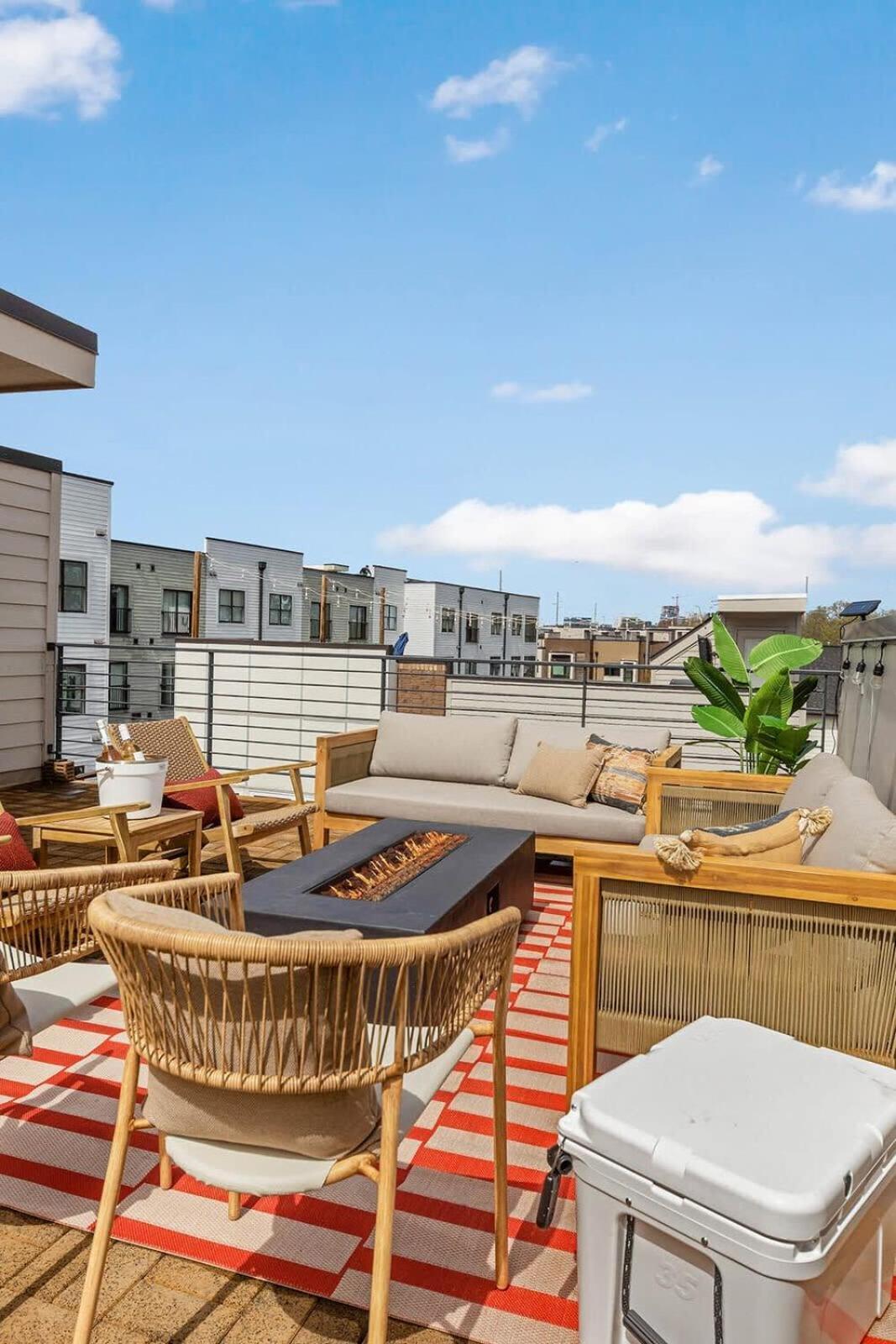 Holiday home The Hadden House - Rooftop Lounge With Firepit