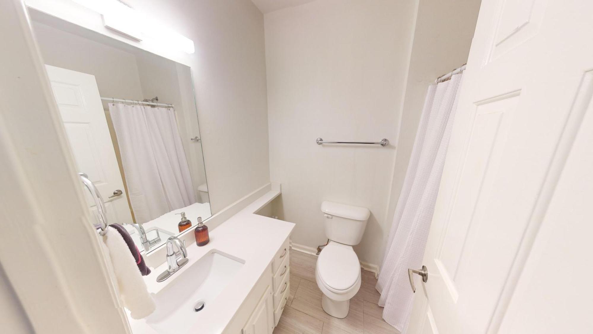 Apartment West End Getaway *