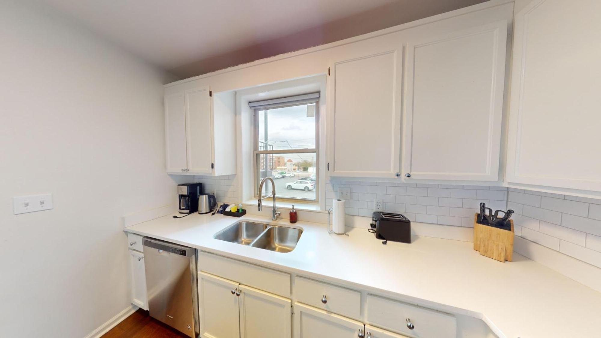 Apartment West End Getaway *