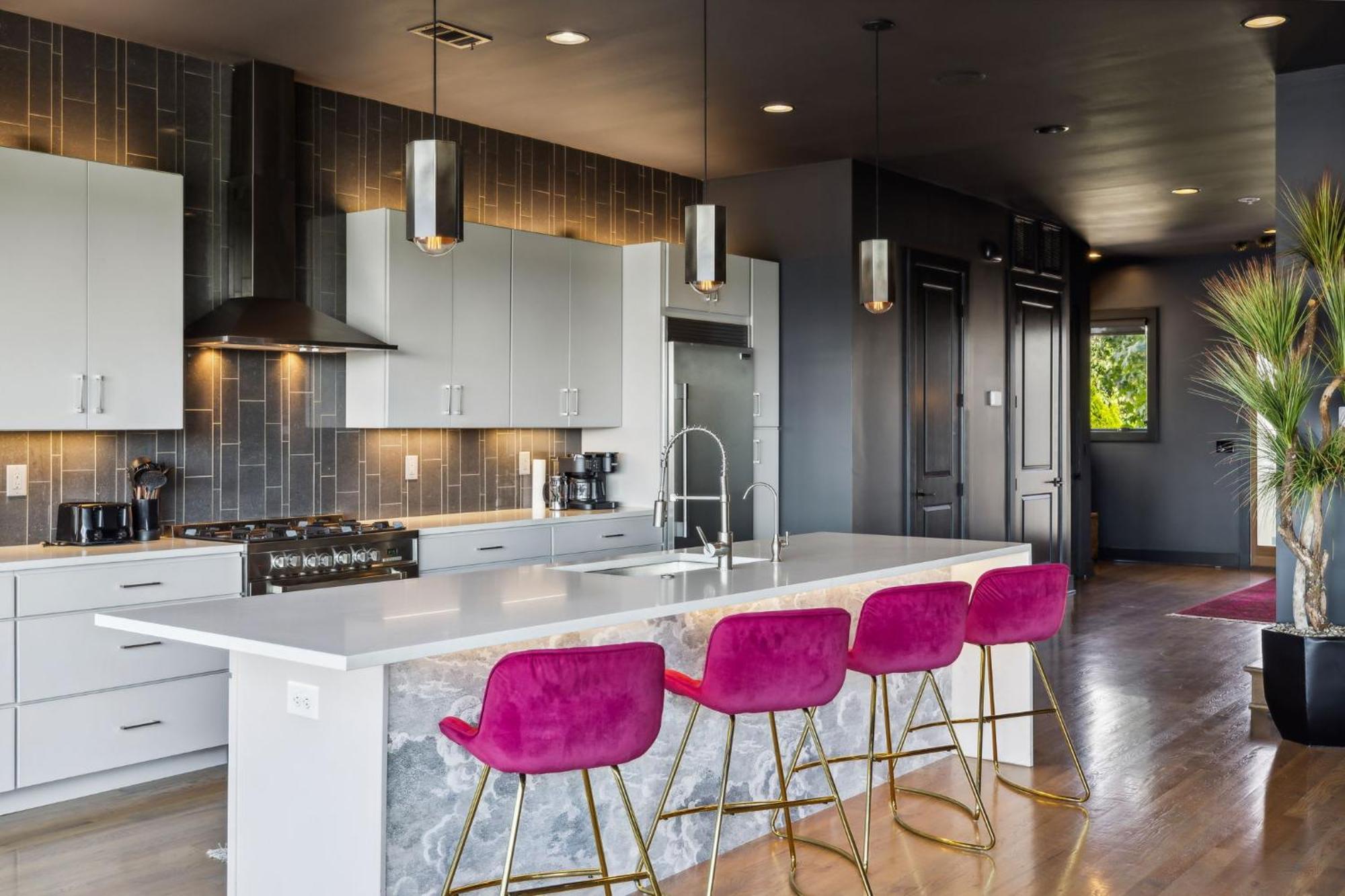 Epic Luxury Mansion W Skyline Views Holiday home