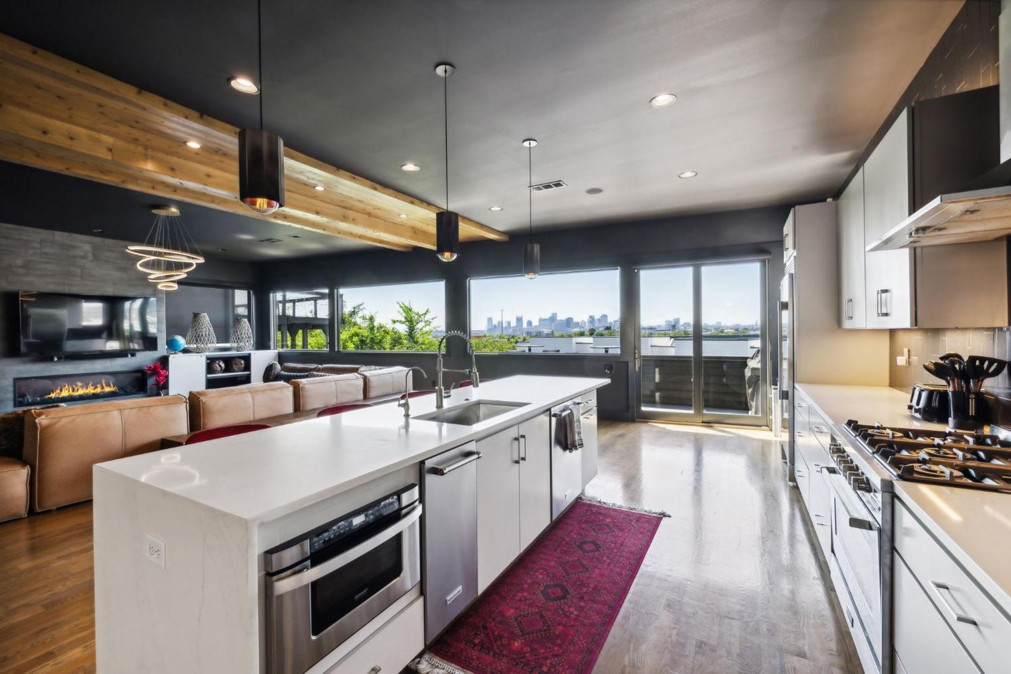 Epic Luxury Mansion W Skyline Views