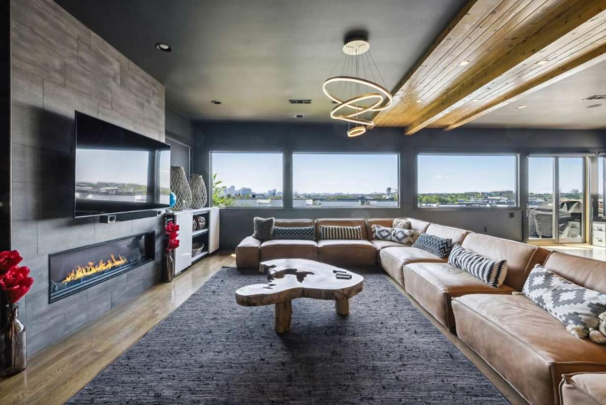 Epic Luxury Mansion W Skyline Views Holiday home