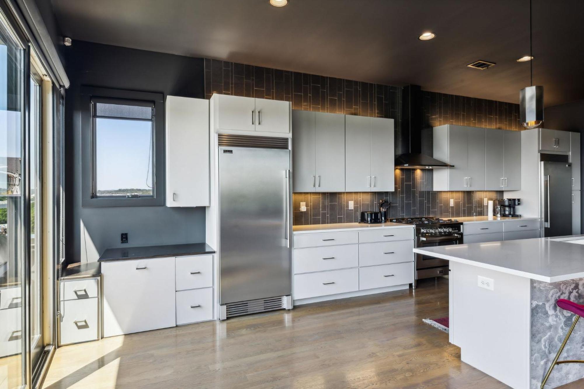 Epic Luxury Mansion W Skyline Views