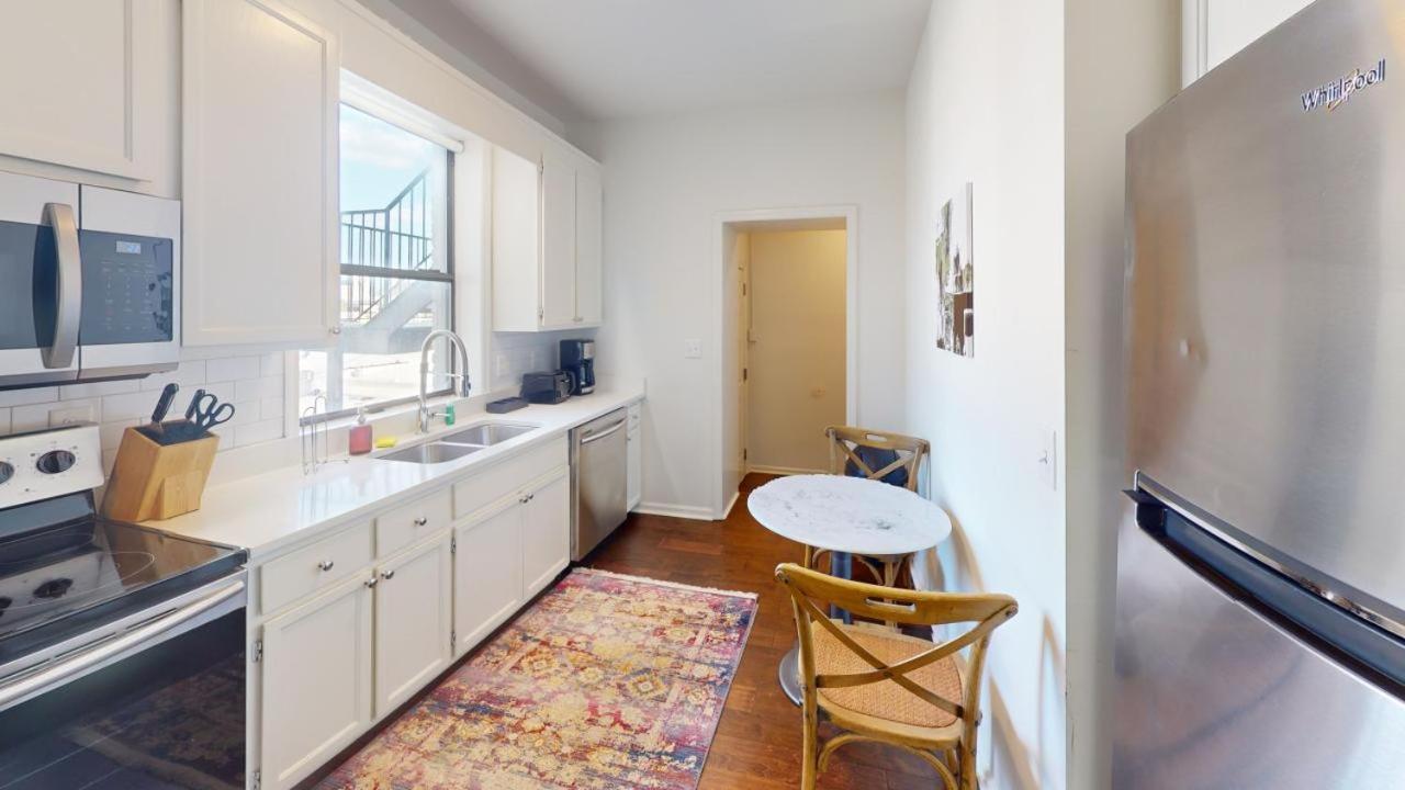 Apartment West End Getaway *